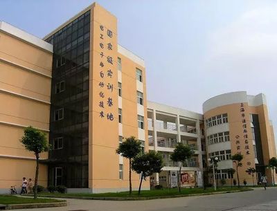 上海電子信息職業(yè)技術(shù)學(xué)院 科技與人文交織的現(xiàn)代化學(xué)園風(fēng)景